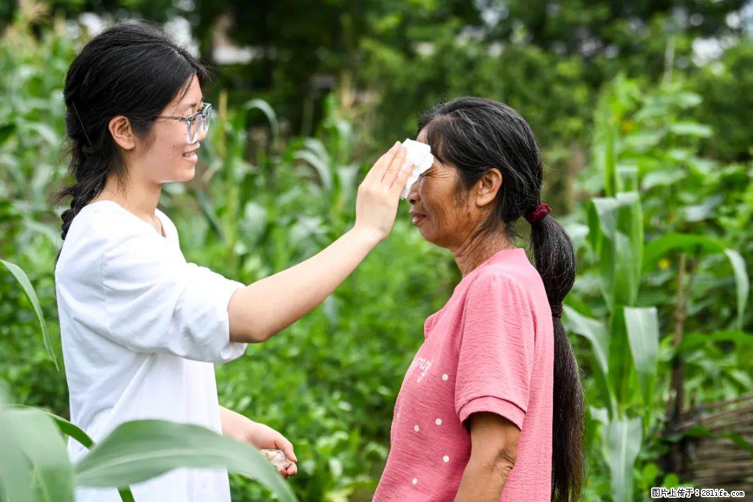 全网追的“扁担女孩”,找了一份暑假工,时薪12元 - 上饶生活资讯 - 上饶28生活网 sr.28life.com